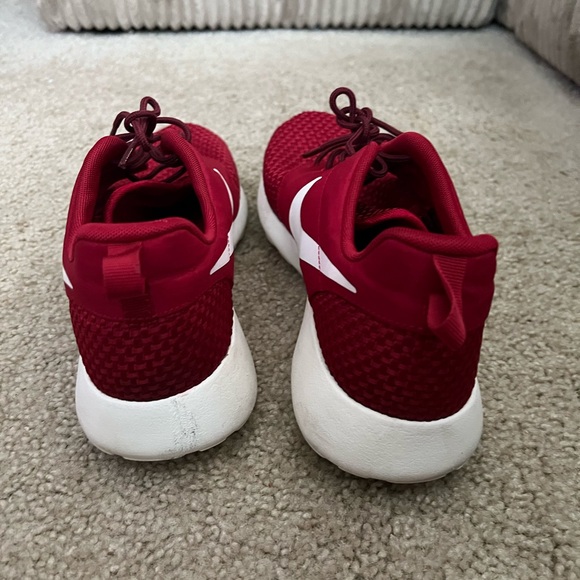 Nike roshe mens size 10. Red/white great condition. Like new - Picture 2 of 4